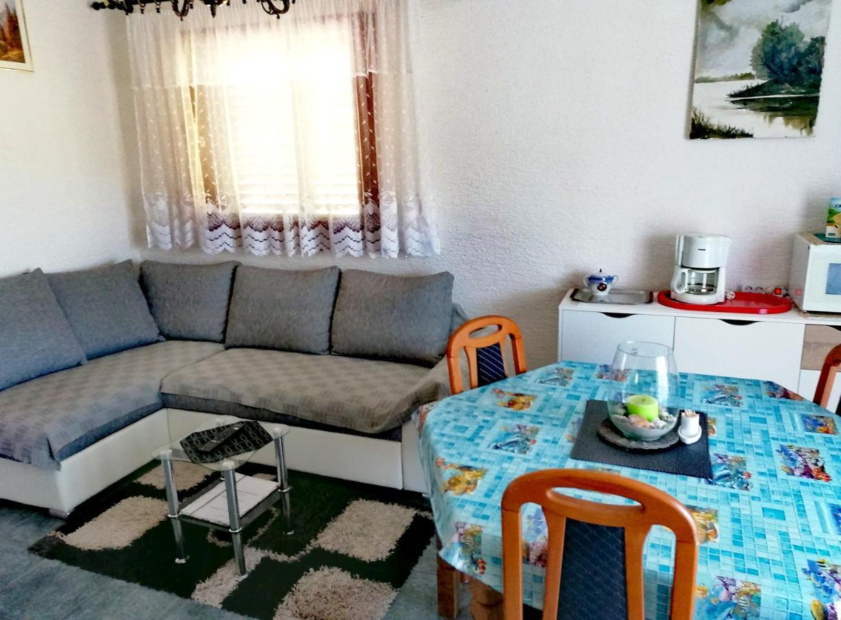 Apartman Canaki Splitska Eksteriør bilde