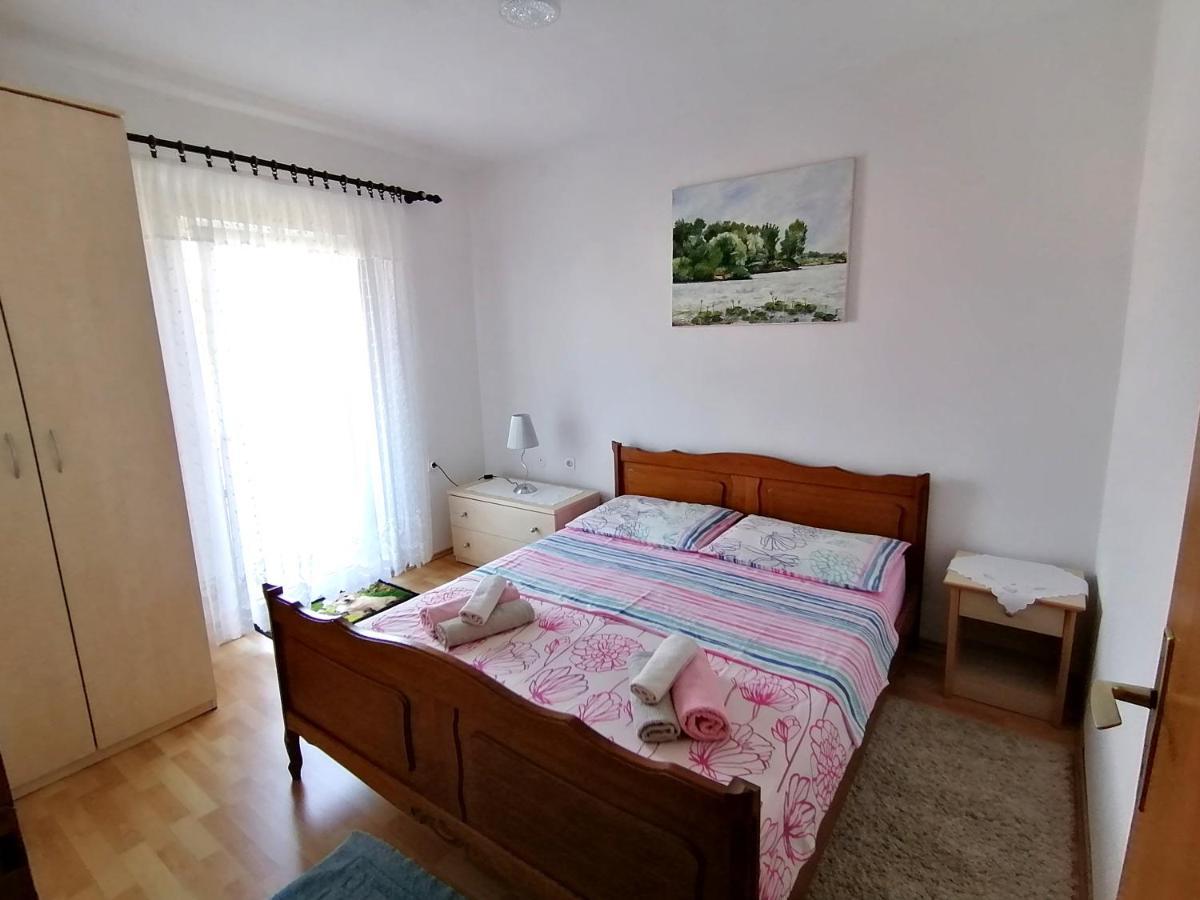 Apartman Canaki Splitska Eksteriør bilde