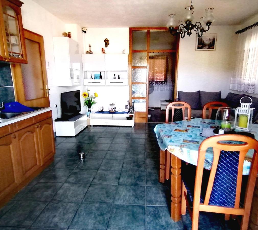Apartman Canaki Splitska Eksteriør bilde